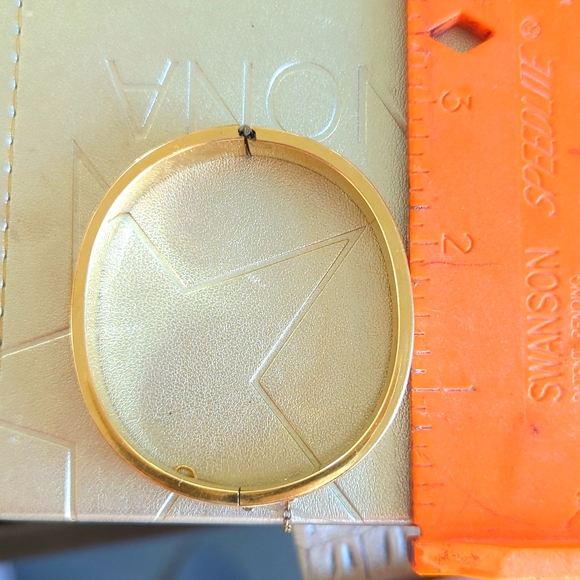 gold bangle - Picture 2 of 4